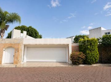 Casa · 384m² · 4 Recámaras · 4 Estacionamientos · Casa en Venta - El Lucero - 3 Recámaras Planta Baja