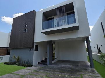 Casa · 429m² · 4 Recámaras · 4 Estacionamientos · Casa en Yucatán Country Club