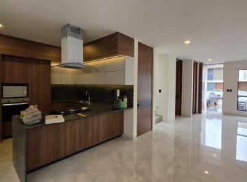 Casa · 180m² · 4 Recámaras · 2 Estacionamientos · Casa Venta Altozano Fraccionamiento Privado a 5 Minutos Centro Comercial Altozano