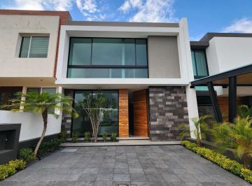 Casa · 215m² · 3 Recámaras · Casa en Venta Altozano Fraccionamiento Privado Caseta de Vigilancia