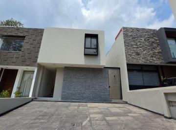 Casa · 190m² · 4 Recámaras · 2 Estacionamientos · Casa en Venta en Fraccionamiento Privado con Áreas Verdes Boscosas, Recámara Planta Baja