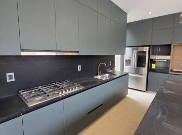 Casa · 285m² · 4 Recámaras · 3 Estacionamientos · Casa en Venta Álamos Tres Marías Fraccionamiento Privado con Caseta de Vigilancia y Casa Club