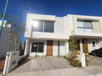 Casa · 140m² · 3 Recámaras · 2 Estacionamientos · Casa en Venta Cañadas Fraccionamiento Privado con Lago, Canchas Multideportivas
