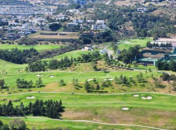 Terreno / Lote · 990m² · Terreno en Venta Club de Golf Tres Marías 27 Hoyos Club de Primer Nivel con Vista Panorámica