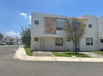 Casa · 130m² · 3 Recámaras · 2 Estacionamientos · Casa en Venta en Fraccionamiento Sonterra