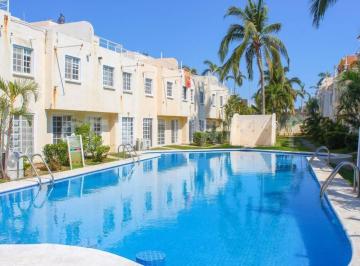 Casa · 117m² · 3 Recámaras · 1 Estacionamiento · Villa en Venta en Puente del Mar, Acapulco, Gro.