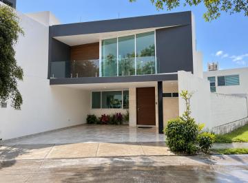Casa · 200m² · 3 Recámaras · 2 Estacionamientos · Casa en Renta El Mayorazgo León Guanajuato