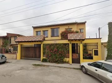 Casa de 4 habitaciones, Tijuana · Conectividad y Comodidad en Tijuana: Propiedad en Otay Constituyentes