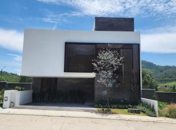 Casa · 310m² · 3 Recámaras · 2 Estacionamientos · Casa en Venta en Álamos, Tres Marías con Casa Club, Alberca Recreativa, Gimnasio, Área Verde