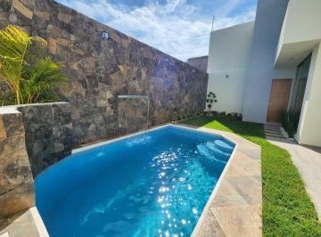 Casa · 495m² · 4 Recámaras · 2 Estacionamientos · Casa en Venta en Altozano Fraccionamiento Encinar a 7 Minutos del Tec de Monterrey