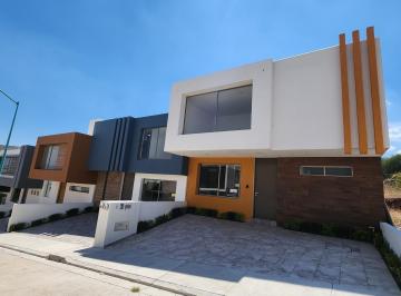 Casa · 162m² · 3 Recámaras · 2 Estacionamientos · Casa en Venta en Cañadas Tres Marías Fraccionamiento Privado con Chanchas Multideportivas