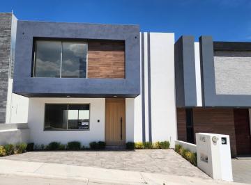 Casa · 128m² · 3 Recámaras · 2 Estacionamientos · Casa en Venta en Cañadas Tres Marías con Lago y Cenadores Fraccionamiento Privado