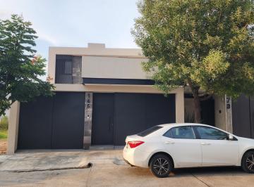 Casa · 270m² · Casa en Venta con Recámara en Planta Baja en Vista Bella, Fraccionamiento Privado