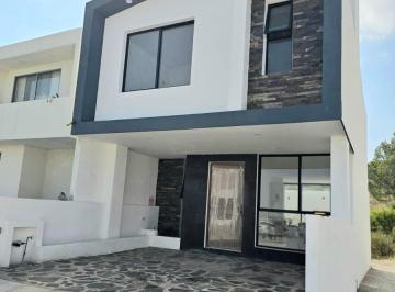 Casa · 145m² · 3 Recámaras · 2 Estacionamientos · Casa en Venta Cañadas en Fraccionamiento Privado con Lago y Canchas Multideportivas