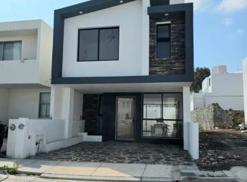 Casa · 142m² · 3 Recámaras · 2 Estacionamientos · Casa en Venta en Cañadas Tres Marías Fraccionamiento Privado con Lago y Canchas Multideportivas