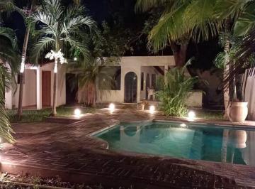 Casa · 800m² · 5 Recámaras · 6 Estacionamientos · Casa en Venta en Club de Golf La Ceiba