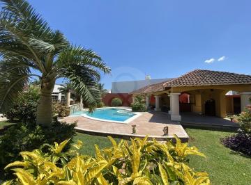 Casa · 494m² · 4 Recámaras · 3 Estacionamientos · Casa en Venta en Santa Rita Cholul