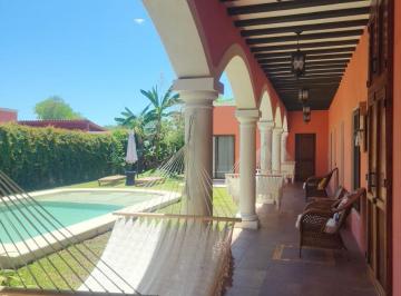 Casa · 320m² · 4 Recámaras · 2 Estacionamientos · Casa Amueblada en Renta en Valladolid Yucatán | 4 Habitaciones | Alberca Privada