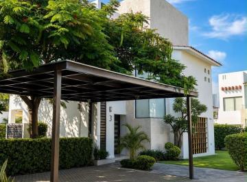 Villa · 3 Recámaras · 3 Estacionamientos · Villa en Venta en Paraiso Country Club, Emiliano Zapata, Cuernavaca Morelos