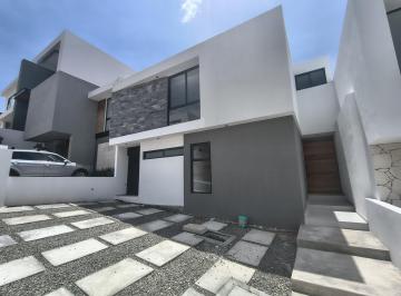 Casa · 256m² · 4 Recámaras · 3 Estacionamientos · Estrena Casa de 4 Recámaras Jardín, Terraza y Recámara en Planta Baja