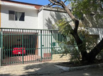 Casa de 4 habitaciones, Zapopan · Casa en Venta, Arboledas