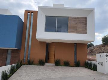 Casa · 190m² · 3 Recámaras · 2 Estacionamientos · Casa en Venta Cañadas Tres Marías Fraccionamiento Privado en Zona de Hospitales