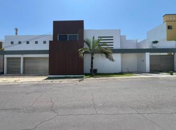 Casa · 3 Recámaras · 3 Estacionamientos · Casa en Lomas Residencial
