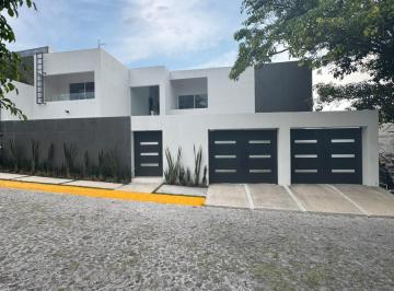 Casa · 424m² · 5 Recámaras · 2 Estacionamientos · Casa en Venta en Fraccionamiento Burgos Bugambilias, Temixco Morelos