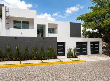 Casa · 452m² · 5 Recámaras · 2 Estacionamientos · Casa en Venta en Fraccionamiento Burgos Bugambilias, Temixco Morelos