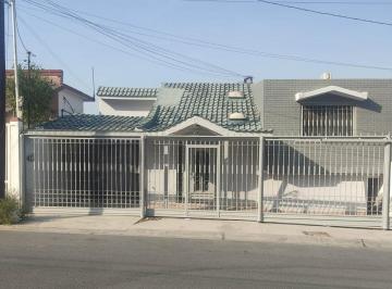 Casa · 285m² · 3 Recámaras · 1 Estacionamiento · Casa en Renta en Vista Hermosa