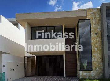 Casa de 4 habitaciones, León · Casa en Venta de 301 m², en Residencial La Valenciana, León, Gto.