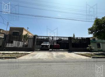 Casa · 250m² · 3 Recámaras · 2 Estacionamientos · 0108 - Casa en Venta Frente a Parque Col Anahuac, San Nicolás de Los Garza.