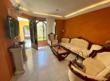 Casa · 207m² · 4 Recámaras · 1 Estacionamiento · Casa en Renta de 4 Recámaras en Chuburná de Hidalgo, Mérida