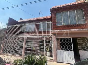 Casa · 160m² · 6 Recámaras · 1 Estacionamiento · Venta de Casa en Colonia Providencia, Alcaldía Gustavo a Madero