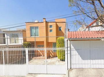 Casa de 3 habitaciones, Toluca · Casa de 200 m² con 3 Recámaras en Venta en Santa Bárbara, Tol