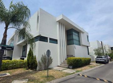 e2437a9766f654cc0323394077ce8fc0c4f49f09388344ac0cd88146fc7ef730 · Casa de Lujo en Renta | Villa Verona | Esquina | Amueblada