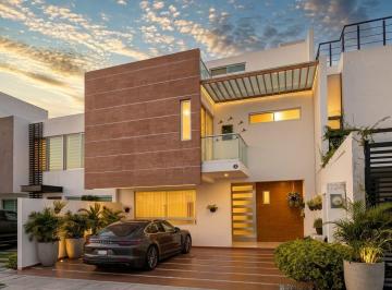 Casa · 220m² · 3 Recámaras · 2 Estacionamientos · Casa en Residencial El Refugio