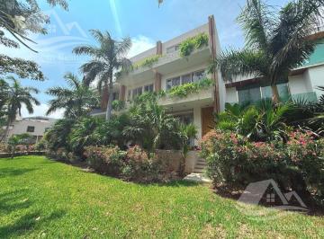 Casa · 333m² · 4 Recámaras · 3 Estacionamientos · Casa en Venta en Puerto Cancun