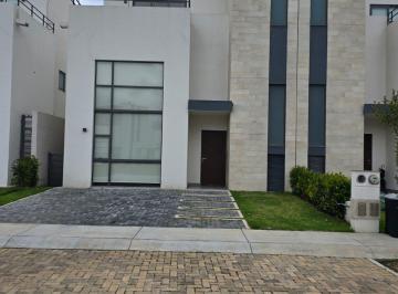 Casa de 3 habitaciones, Calimaya · Casa en Renta en Villas del Campo Calimaya