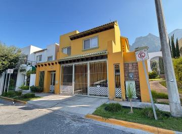 Casa · 252m² · 3 Recámaras · 5 Estacionamientos · Casa en Venta en Bosques de Las Cumbres Monterrey