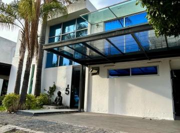 Casa · 230m² · 2 Recámaras · 2 Estacionamientos · Casa - Lomas 1