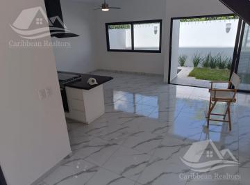 Casa · 100m² · 3 Recámaras · 2 Estacionamientos · Casa en Venta en Arbolada Cancun