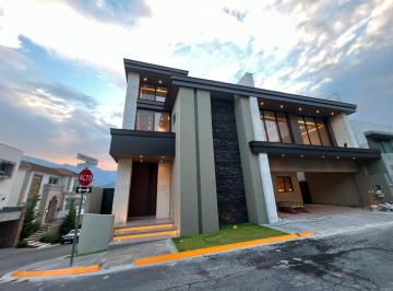 Casa de 5 habitaciones, Monterrey · Casa en Venta en La Herradura Residencial, Monterrey Nuevo Leon.