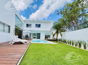 Casa · 450m² · 4 Recámaras · 5 Estacionamientos · Casa en Venta en Cumbres Cancun