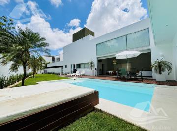 Casa · 450m² · 4 Recámaras · 5 Estacionamientos · Casa en Venta en Cumbres Cancun