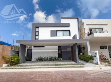 Casa · 362m² · 4 Recámaras · 3 Estacionamientos · Casa en Venta en Via Cumbres Cancun