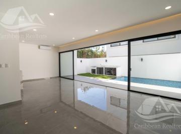 Casa · 354m² · 5 Recámaras · 2 Estacionamientos · Casa en Venta en Via Cumbres Cancun