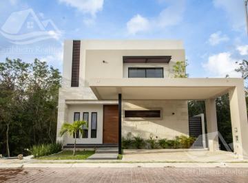 Casa · 315m² · 4 Recámaras · 2 Estacionamientos · Casa en Venta en Via Cumbres Cancun