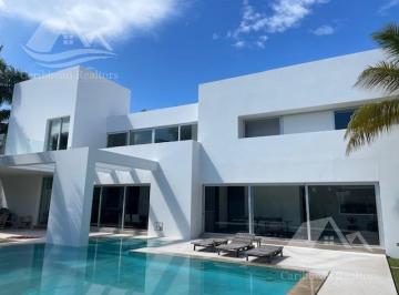 Casa · 1m² · 5 Recámaras · Casa en Venta Cancún Villa Magna