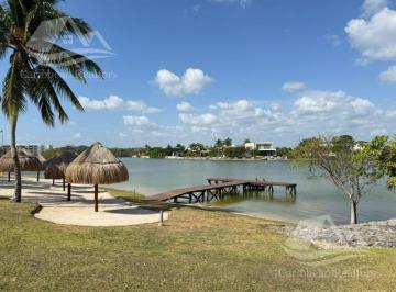 Casa · 720m² · 4 Recámaras · 8 Estacionamientos · Casa en Venta en Lagos del Sol Cancun